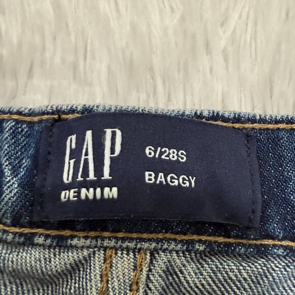 Women GAP Mid Rise UltraSoft Baggy Crop Jeans in Medium Indigo Size 28 - Picture 3 of 8